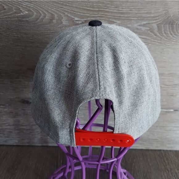 Hooey Gray and Black Snapback Hat with Orange Logo Flat Bill - Picture 4 of 7